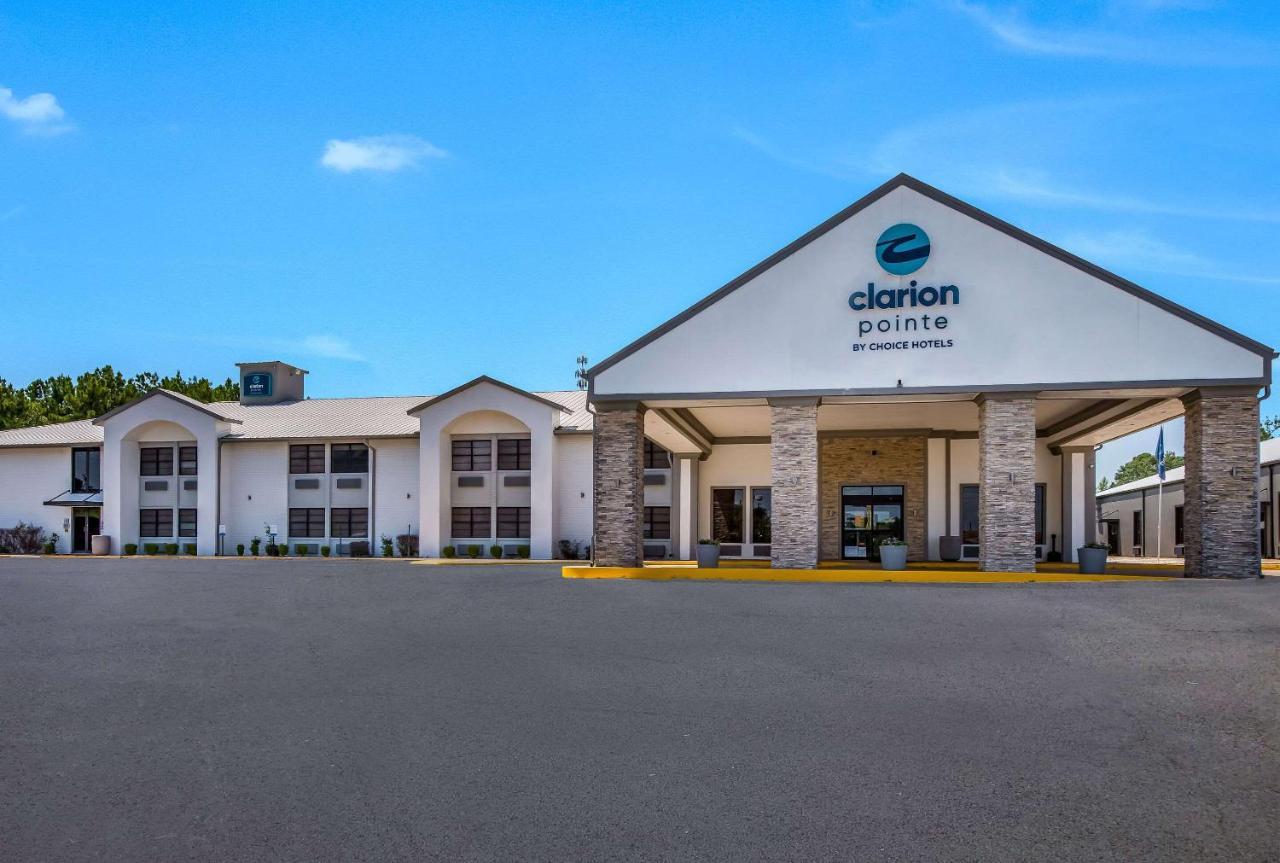 Clarion Pointe Marshall酒店 外观 照片